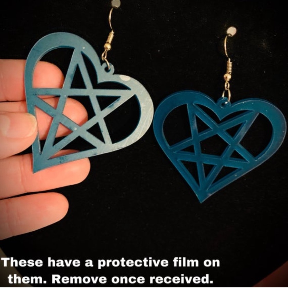 4/10$ NEW Pentagram Earrings (Teal)